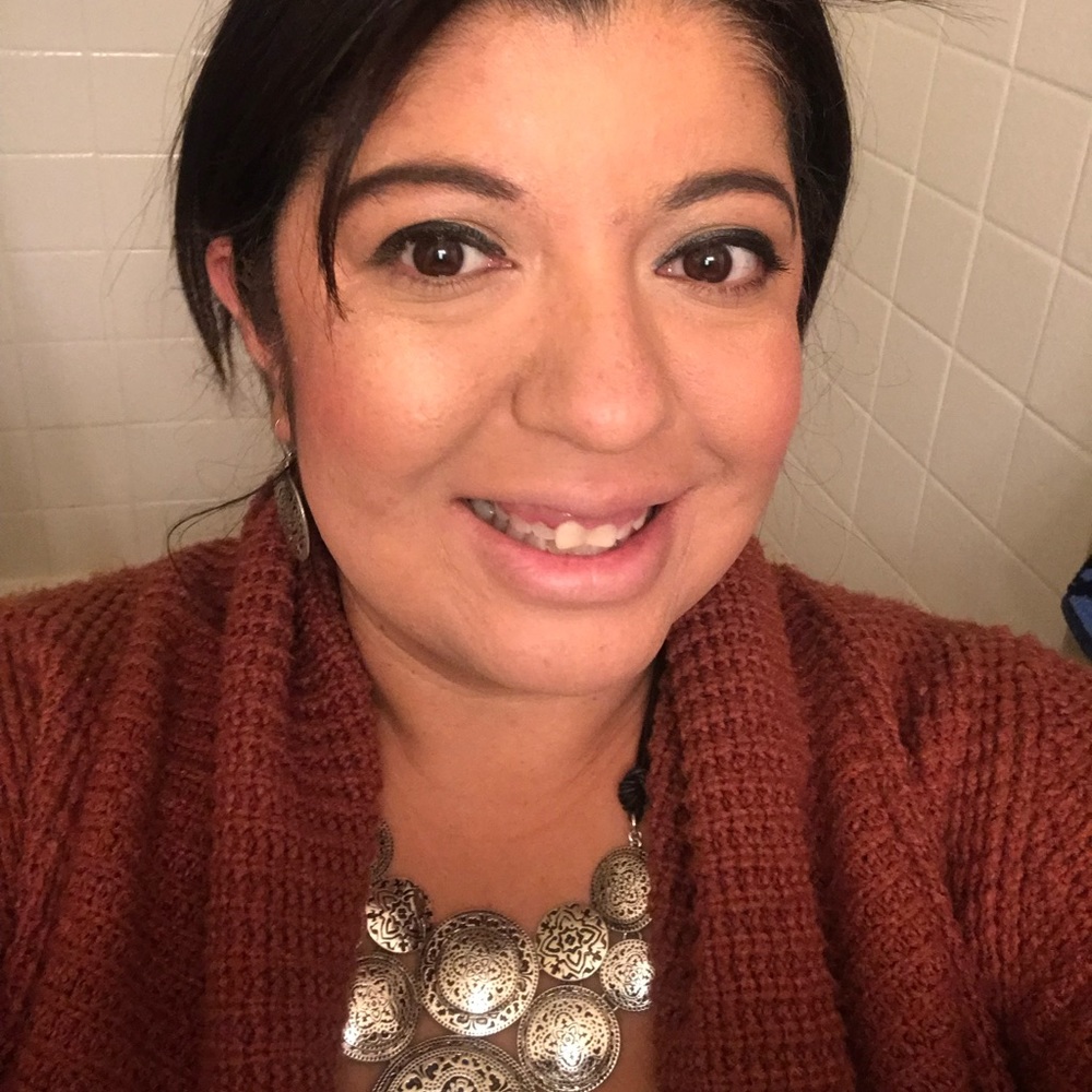 Meet your Posher, Dinorah